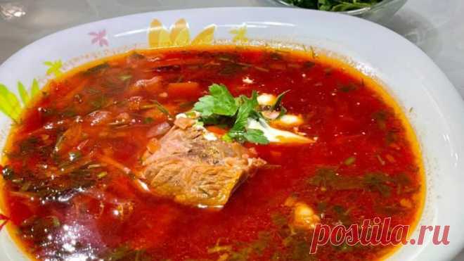 Вот как готовить самый вкусный БОРЩ. Мамин рецепт. Секрет вкуса и красного цвета.
Сегодня мы будем готовить борщ по маминому рецепту. Наша семья обожает мамин борщ – он очень вкусный, аппетитный и наваристый.
Ингредиенты:
- Говяжья грудинка – 1,5 кг
- Вода – 6 литров
- Лук репчатый – 5 шт. (2 шт. для бульона и 3 шт. для поджарки)
- Морковь – 2 шт. (половина для бульона, 1,5 шт. для поджарки)
- Свекла – 3 шт. (средние)
- Сахар – 2 чайные ложки
- Лимон – сок 1 шт.
- Капуста ...