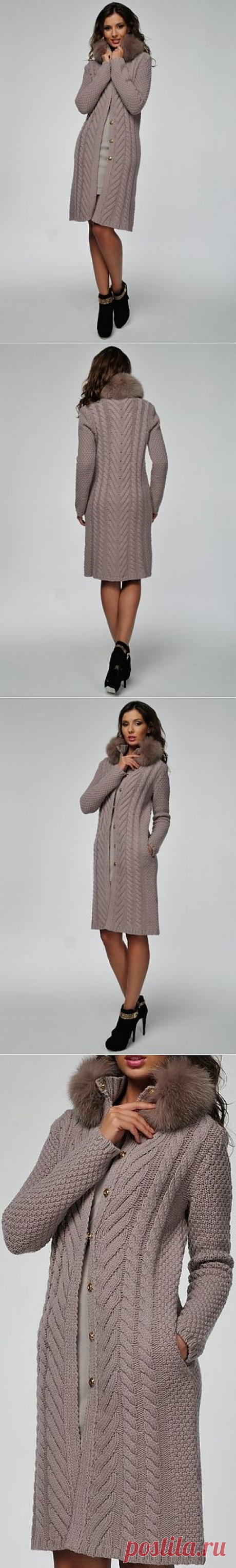 BLUMARINE Пальто вязаное с мехом лисы..