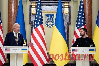 Раскрыты подробности о сопровождающих Байдена во время визита в Киев журналистах. Президент Ассоциации корреспондентов, аккредитованных при Белом доме, Тамара Кит рассказала, что американского президента Джо Байдена на протяжении всего необъявленного визита на Украину сопровождали лишь двое журналистов. По ее словам, такое решение было принято из соображений безопасности и секретности.