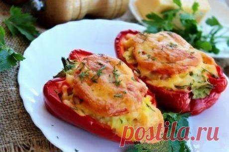 Рецепт фаршированного перца, запеченного в духовке.
В сезон свежих овощей не могу отказать себе в удовольствии приготовить фаршированный перец. Сегодня предлагаю вам рецепт фаршированных половинок перца, запеченных в духовке. В качестве начинки я взяла картофель и варено-копченую грудинку. Получилось очень вкусно. Обязательно попробуйте это аппетитное, простое, сытное блюдо с прекрасным вкусом.
Для приготовления фаршированного перца, запеченного в духовке, понадобится:
пер...