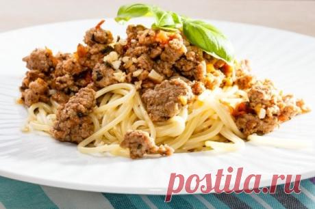 Надоели макароны по-флотски? Приготовьте спагетти с мясным фаршем и орехами