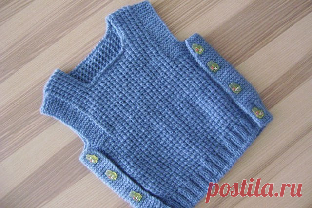 Жилет на мальчика 9 месяцев Жилеточка на мальчика 9 месяцев,рост 74.Пряжа-шерсть+акрил.Перед.)))Набрала 66 петель.Провязала 3 ряда двойной резинкой:1лицевую снимаем(нить за работой),1 изнаночная.И так каждый ряд.Чтобы низ не растягивался.Далее провязала 3 см резинкой 2/2.Затем по всему ряду добавила 6...