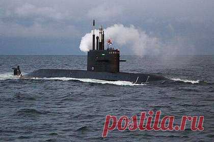 ВМФ России получит пять новейших субмарин. Военно-морской флот (ВМФ) России в 2023 году получит сразу пять новейших субмарин — три атомные и две дизельные, после ремонта и модернизации вернутся в боевой состав еще два подводных атомохода. Об этом заявил генеральный директор Объединенной судостроительной корпорации (ОСК) Алексей Рахманов.