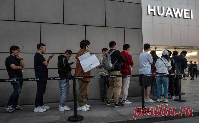 Reuters узнал, ради чего Huawei пожертвовал производством смартфонов. На фоне глобальной гонки за функциональностью ИИ и технологического противостояния с США Huawei отдал предпочтение производству чипов для ИИ Ascend, что замедлило выпуск смартфонов Mate 60, сообщает агентство