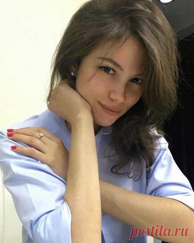 Здравствуйте ребята! Мне 32 лет, зовут Вера. С радостью пообщаюсь и познакомлюсь с мужчиной лет до 50. Цель знакомства дружеское общение и создание семьи. Жду предложений в комментах.