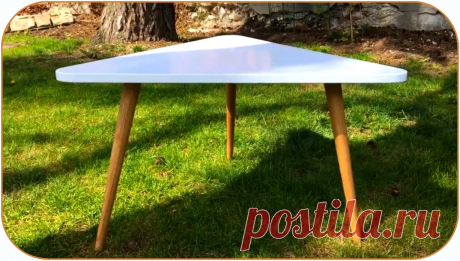 Треугольный кофейный столик своими руками, и способ выточить ножки на циркулярной пиле Здравствуйте, уважаемые читатели и самоделкины!Столы и небольшие столики имеются в каждом доме, а их формы бывают самыми разнообразными.В данной статье, автор YouTube канала «garage 11» расскажет Вам, как он изготовил небольшой кофейный столик с треугольной столешницей, а также выточил для него