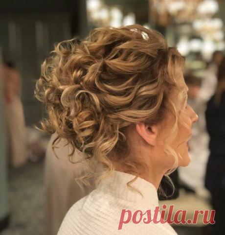 Mother of the Bride Hairstyles: 26 Elegant Looks for 2022
