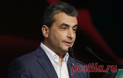 Шлосберга внесли в перечень террористов и экстремистов. Заместителя председателя партии "Яблоко" отправили в СИЗО до 2 февраля по уголовному делу о фейках о ВС РФ