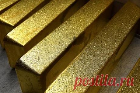 Раскрыта схема отмывания денег с использованием золота. Финразведка и ЦБ предупредили о рисках отмывания денег и вывода их за рубеж через драгметаллы. Недобросовестные компании через цепочку технических фирм покупают золото, а потом вывозят за рубеж или продают его между аффилированными посредниками за наличные, усложняя тем самым отслеживание активов.