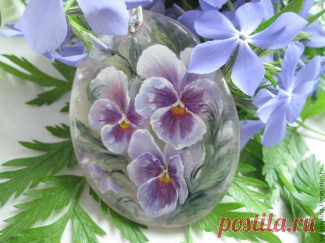 Очень нежные прозрачные фиалки на кварце - бледно-сиреневый,фиалки,анютки