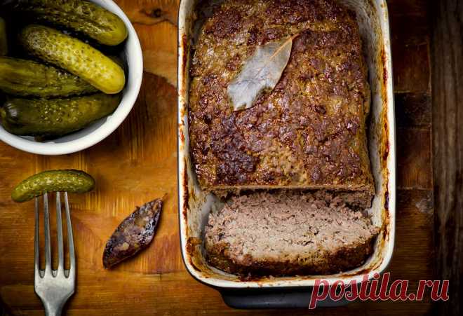 Мясные закуски - Закуски из Курицы - Вкусные закуски - foodbook Паштет из куриной печени Ингредиенты: куриная печень -500 г; масло сливочное-60 г; яйцо-5 шт; горошек зеленый -4 ст.л; соль; перец молотый.  Шаги: 1.У печени удалить протоки. 2.Измельчить блендером. 3.Взбить 2 желтка, добавить печень, тёртое масло, соль, перец, зелёный горошек. 4.Взбить 2 белка в пену, вмешать в печень. 5.1/2 смеси положить в прямоугольную высокую форму. Выложить 3 целых очищенных яйца. […]