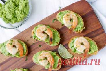 Бутерброды с авокадо и креветками на праздник — Домашняя кулинария