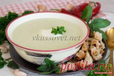 Суп-пюре из кабачков с молоком Суп-пюре из кабачков с молоком рецепт приготовления. Суп из кабачка – очень легкое и диетическое первое блюдо, в нем нет ни капли масла, поэтому калорий в нем самое минимальное количество. Этот суп легко усваиваемый и отлично подходит для людей, следящих за фигурой или по различным причинам должен
