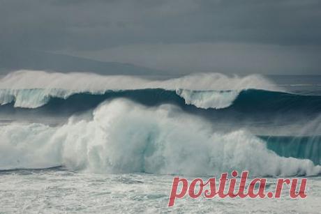 Россиян предупредили о надвигающейся на Краснодарский край опасности. На территории Краснодарского края объявили штормовое предупреждение. О надвигающейся на Кубань опасности сообщили в пресс-службе ГУ МЧС России по региону. Так, стало известно, что в субботу, 27 января, и воскресенье, 28 января, в горах Краснодарского края (помимо города Сочи) выше 1000 метров будет лавиноопасно.