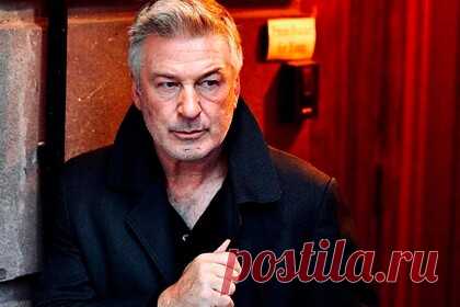 Отец оператора Хатчинс оценил вину Болдуина в ее смерти. Отец оператора Галины Хатчинс, погибшей от выстрела на съемках фильма «Ржавчина», Анатолий Андросович оценил вину актера Алека Болдуина в ее смерти. По мнению Андросовича, Болдуин частично виновен в смерти его дочери. Он также заявил, что не может понять поведение актера.