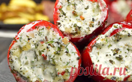 Витаминная еда специально для осени: 3 блюда из перца с повышенной питательностью - Steak Lovers - медиаплатформа МирТесен Витаминные рецепты осенью особенно ценятся, но большая часть из них традиционно считается не особо сытными. Но если совсместить овощи с питательной основой и начинкой, все меняется. Три блюда ниже не только полезны, и очень сытны. Основой в них всех будет болгарский перец – сейчас как раз его