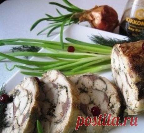 СКУМБРИЯ, ЗАПЕЧЕННАЯ РУЛЕТОМ. ВКУСНАЯ И ДЕРЖИТ ФОРМУ БЕЗ ЖЕЛАТИНА 
Это универсальный рулет, который можно использовать как основное горячее блюдо и как холодная закуска. Готовится просто и быстро. Вкус нежный, но насыщенный. При запекании скумбрия не становится сухой, а готовое блюдо получается сочным, нежным и очень вкусным. Охлажденная скумбрия приготовленная по этому рецепту, напоминает вкус рыбы с ароматом копчения. 
Скумбрия — 3 шт 
Соевый соус — 3 ст. л. 
Приправа (для рыбы) — 1 ч.