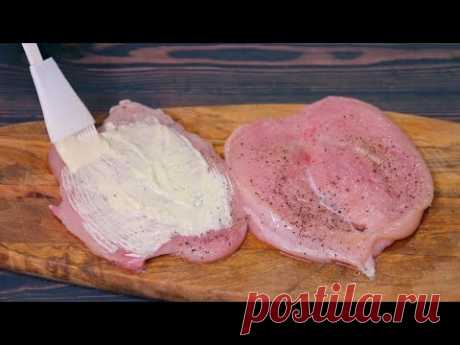 Смазываю куриное филе и заполняю начинкой! По этому рецепту куриная грудка получается очень сочная!