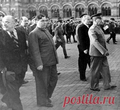 Как уходили советские вожди / Назад в СССР / Back in USSR