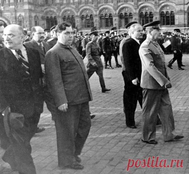 Как уходили советские вожди / Назад в СССР / Back in USSR