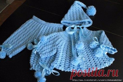 Костюмчики для маленьких пупсиков.Размер 0- 04 месяца
Кокетка
Будем вязать в направлении туда и обратно что бы спереди сделать застёжку.
Крючком № 4 набрать 55 п. Если размер нужен меньше крючок возьмём потоньше №2.
0-й ряд: 1 ст. с 2 н. в 4-ю п. от крючка, 1 ст. с 2 н. в кажд. п. до конца (= 52 ст. + 3 возд. п.)
Показать полностью…