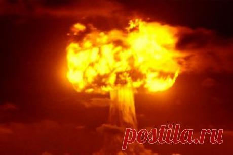 В РОССИИ ПРИЗНАЛИ НЕСПОСОБНОСТЬ ОТРАЗИТЬ ЯДЕРНЫЙ УДАР США
Россия проигрывает в результате возможного выхода США из Договора о ликвидации ракет средней и малой дальности (ДРСМД), заявил еженедельнику «Звезда» руководитель Центра международной безопасности, действительный член РАН Алексей Арбатов.
Специалист отметил, что «если ДРСМД рухнет, американские ракеты окажутся на тысячу километров ближе к нашим центральным районам», тогда как Россия «своими ракетами средней дальност...