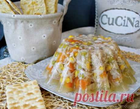 Аспик из курицы и овощей. Ингредиенты: куриные бедра, морковь, лук белый | Официальный сайт кулинарных рецептов Юлии Высоцкой