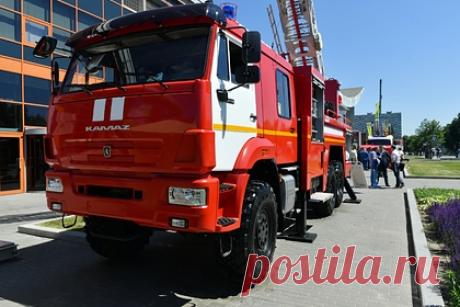 Русский Халк протащил 14-тонный пожарный КамАЗ с водой. Рекордсмен России и мира по силовому экстриму Сергей Агаджанян по прозвищу Русский Халк протащил пожарную машину КамАЗ весом 14 тонн, наполненную водой. Он установил рекорд России по буксировке такой машины без использования специальных приспособлений. Достижение было установлено 23 октября в подмосковном Ногинске.