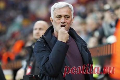 Стало известно о согласии Моуринью возглавить ПСЖ. Главный тренер итальянской «Ромы» Жозе Моуринью готов возглавить французский «Пари Сен-Жермен». Утверждается, что он согласится возглавить ПСЖ в следующем сезоне, если ему поступит официальное предложение. 60-летний Моуринью является одним из самых титулованных тренеров мира.