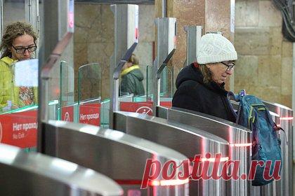 В шести российских городах запустят проход в метро по биометрии. Гендиректор АО «Центр Биометрических Технологий» Владислав Поволоцкий рассказал, что в шести городах РФ планируют запустить оплату проезда в метро с помощью биометрических данных. Речь идет о Петербурге, Нижнем Новгороде, Казани, Екатеринбурге, Самаре и Новосибирске, уточнил он.