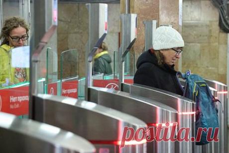 В шести российских городах запустят проход в метро по биометрии. Гендиректор АО «Центр Биометрических Технологий» Владислав Поволоцкий рассказал, что в шести городах РФ планируют запустить оплату проезда в метро с помощью биометрических данных. Речь идет о Петербурге, Нижнем Новгороде, Казани, Екатеринбурге, Самаре и Новосибирске, уточнил он.