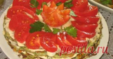 Кабачковый торт Автор рецепта Елена Кабачковый торт - пошаговый рецепт с фото. Сейчас уже многие его готовят, но, у меня эксклюзивный рецепт, уверяю вас! Я сама его придумала ещё в середине 80-х. Только потом начинки добавляла. Шампиньоны и корейская морковка гораздо позднее в продаже появились. 
Пробовала у других этот торт....