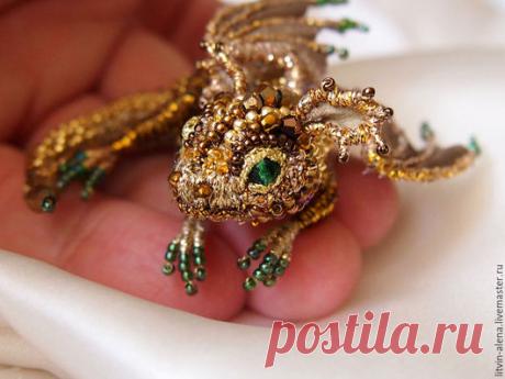 Купить Брошь дракон "Голди". Брошь бисер. Вышитый дракончик. Золотой дракон - брошь, брошка