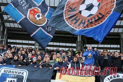 В Турции назвали свою версию драки между российскими и украинскими футболистами. В турецком отеле Royal Seginus назвали свою версию драки между игроками футбольных клубов «Шинник» и «Минай». Персонал гостиницы рассказал, что спортсмены обеих команд были очень пьяны. По их словам, один из российских футболистов зашел в женский туалет и испугал находящихся там девушек.