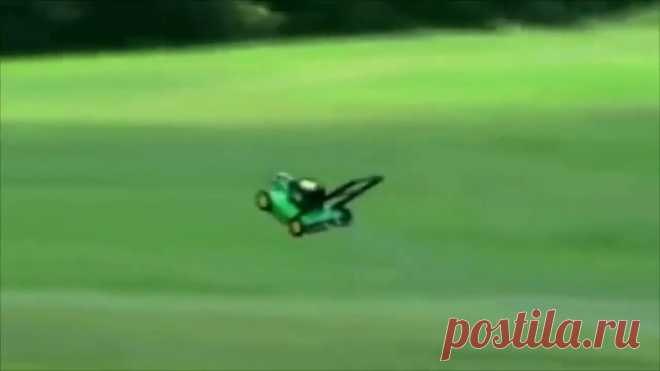 Сумасшедшая летающая газонокосилка. У тебя когда-нибудь был страх попасть под газонокосилку? А может быть, ты боишься, что в один прекрасный день тебе на голову упадет дрон и прикончит тебя? На самом деле эти две кровавые случайности могут быть объединены воедино, как в том случае на матче по американскому футболу.5 жутких историй, которые пробудят ваши самые странные страхи • НОВОСТИ В ФОТОГРАФИЯХ