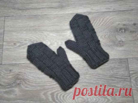 Двойные детские варежки (рукавицы) узором "шахматка" спицами.Индийский клин для большого пальца.