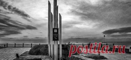 Памятник погибшим на теплоходе «Адмирал Нахимов»