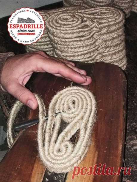 (73) Pinterest - Find out how the authentic espadrille is handcrafted in Spain | schoenen