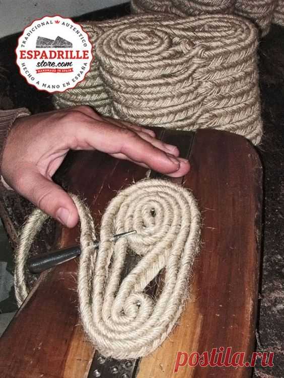 (73) Pinterest - Find out how the authentic espadrille is handcrafted in Spain | schoenen