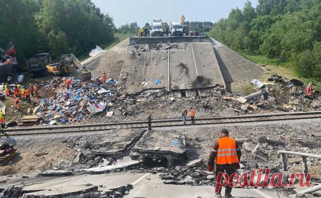 «Ъ» узнал об американской взрывчатке на ж/д путях в Брянской области. Взрывчатку американского происхождения нашли в неразорвавшейся бомбе на путях, где другое устройство сдетонировало и были повреждены пути. Незадолго до этого в Брянской области на железную дорогу рухнул автомобильный мост