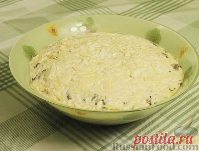 Рецепт: Салат с куриной грудкой, зеленой фасолью, сыром и грибами на RussianFood.com