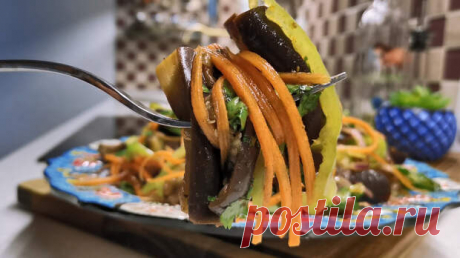 Все баклажаны пускаю на эту закуску. Вкуснота необыкновенная и готовить всего 15 минут. Закуска из баклажанов по-корейски - Будет вкусно - Медиаплатформа МирТесен Сколько есть у меня баклажанов, все пускаю на эту закуску. Вкуснота необыкновенная и главное, что готовить всего 15 минут. Показываю, как приготовить закуску из баклажанов по-корейски на скорую руку. Пробуйте смело. Закуска не такая острая как обычно бывают корейские блюда. Остроту можно убрать - 5 августа - 4329...