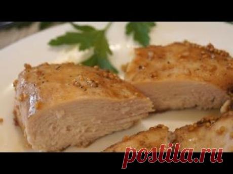 Сочная Куриная грудка, запеченная в духовке. Получается очень сочная, мягкая, нежная и обалденно вкусная. Ее можно есть и в горячем и холодном виде использов...