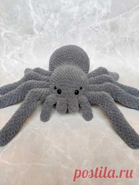 PDF Паук крючком. FREE crochet pattern; Аmigurumi toy patterns. Амигуруми схемы и описания на русском. Вязаные игрушки и поделки своими руками #amimore - большой паук из плюшевой пряжи, плюшевый паучок.