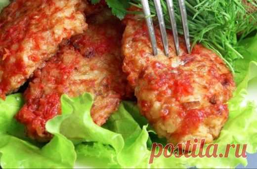 Луковые котлеты: вкуснейшее блюдо практически из ничего. Да еще и готовится быстро! 

 

Ми спешим порадовать новым рецептом бюджетных котлет. Когда их пробуешь, то не сразу можешь угадать, из чего они сделаны: то ли грибы, то ли рыба, то ли овощи… А основной компонент в них — обычны…