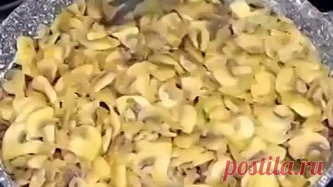 Картофельная запеканка с фаршем и грибами