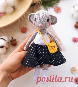 Мышка Молли амигуруми. Схемы и описания для вязания игрушек крючком! Бесплатный мастер-класс от Кристины @bumbee_crochet по вязанию мышки по имени Молли. Высота вязаной крючком игрушки примерно 19 см. Для изготовления т…