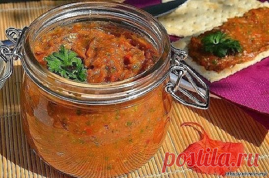 8 рецептов икры 
Икру (не рыбную!) я просто обожаю и готовлю каждый год из всего, что вырастает на даче. И каждый год добавляю новый рецепт. В прошлом году была икра тыквенная «Солнышко».
1. Икра из кабачка «Классическая» 
2. Икра из свеклы пикантная «Ядреная» 
3. Икра из моркови «Золотой запас» 
4. Икра из тыквы сладкая «Солнышко» 
5. Икра из белых грибов «Закусочная» 
6. Икра из огурцов «Пикантная» 
7. Икра из зелёных помидоров «Острая» 
8. Овощная икра «Любимая» 
 1.Икра из кабачка «Клас