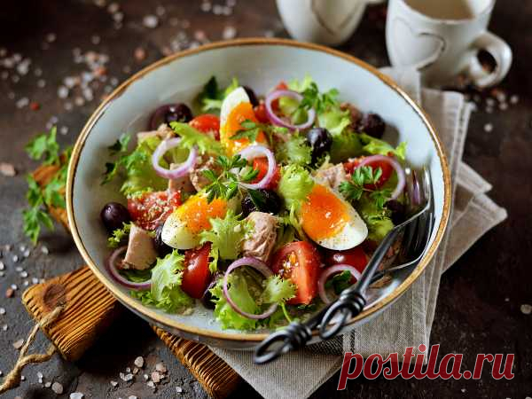 Салат с тунцом, помидорами черри и маслинами (ПП) — рецепт с фото пошагово