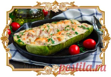 Кабачки с курицей, грибами и сыром

В овощных лодочках — шампиньоны, лук и курица, тушенные в сливках с мускатным орехом. По сути, это оригинальный способ подать знакомый многим жюльен.

Время приготовления:
Показать полностью…